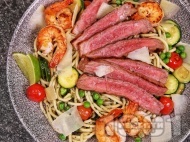 Рецепта Спагети със скариди, зеленчуци и телешки Рибай стек